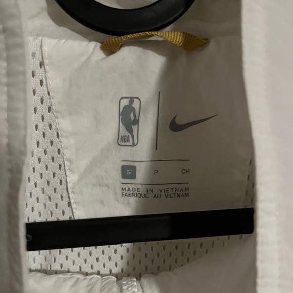 Vintage Nike Toronto Raptors NBA Windbreaker - Picture 5 of 5